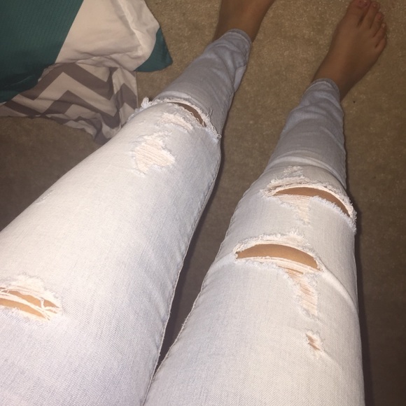 American Eagle Outfitters Pants - American Eagle ripped skinny jeans