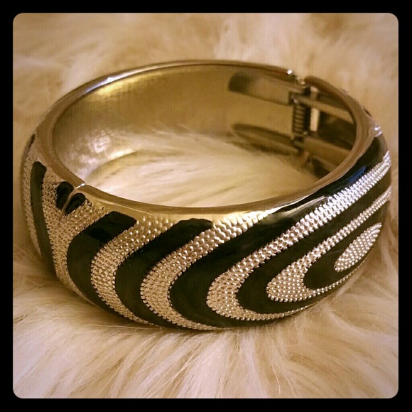 NEW YORK & CO Zebra Bracelet