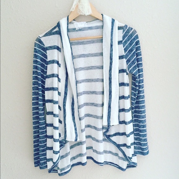 ❌SOLD❌ knitted blue and white stripe cardigan.