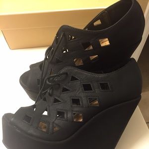 Cute black high wedges