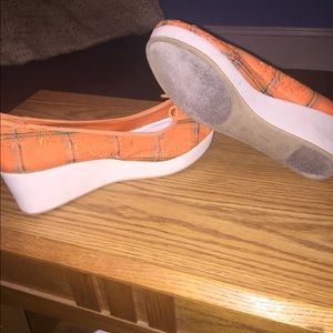 EUC AMERICAN EAGLE ORANGE WEDGES SIZE 11