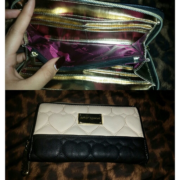 Betsey Johnson walette