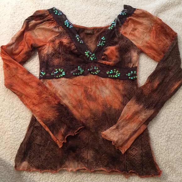 Long sleeve multi color top from bukle