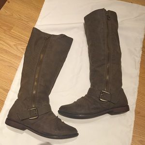 ⭐️ON HOLD⭐️Super stylish grayish / Brown boots