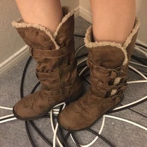 Roxy fur boots