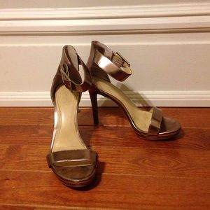 Size 7 Calvin Klein metallic heels