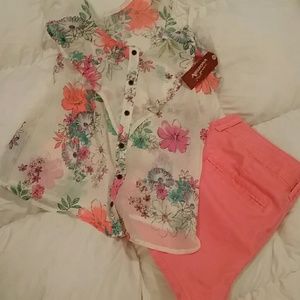 NWT Arizona Flowery top