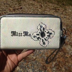 Miss Me Wristlet NWT 💋