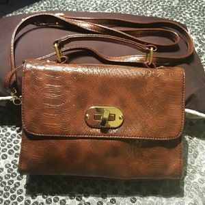 Square med dark brown bag