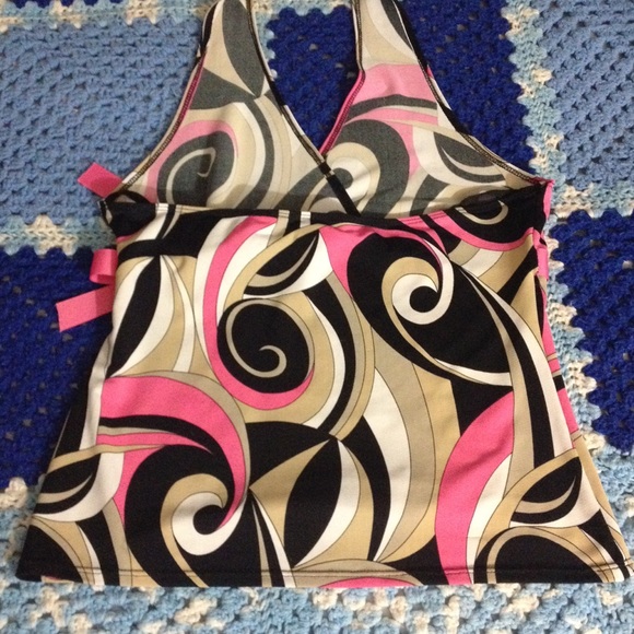 Patterned halter top - Picture 2 of 2