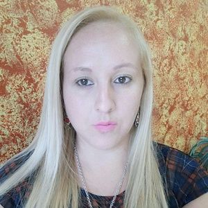 Meet your Posher, Roxana