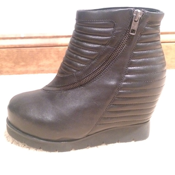 Brand new Ash Tiffany leather booties!