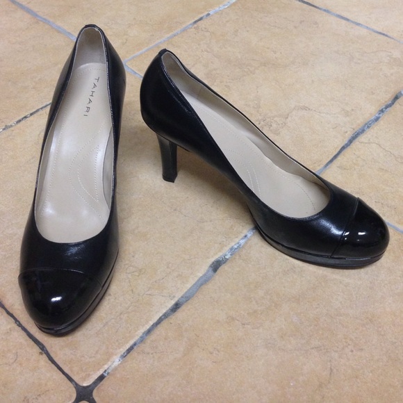 Tahari Pumps 🖤