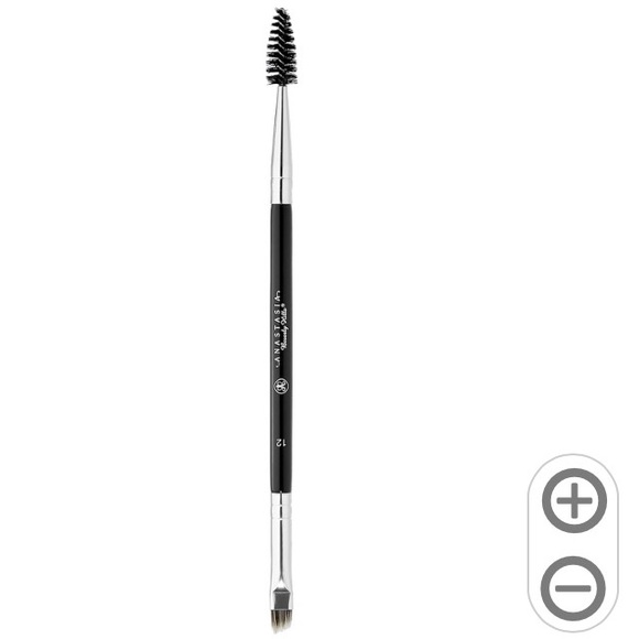 ANASTASIA BEVERLY HILLS
Brush #12