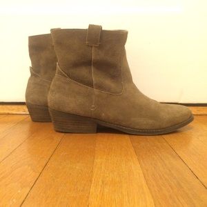 Dolce Vita Colynn Suede Bootie in Tan