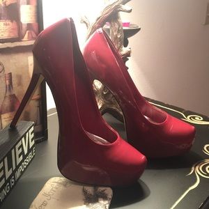 Super sexy red heels! NEW!!!