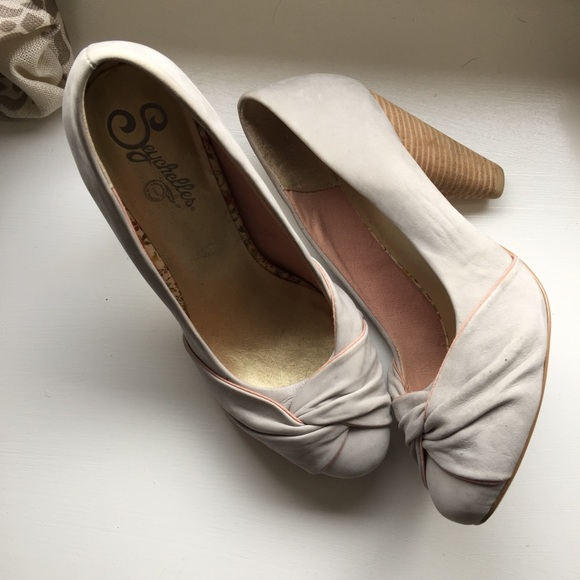 Suede pumps