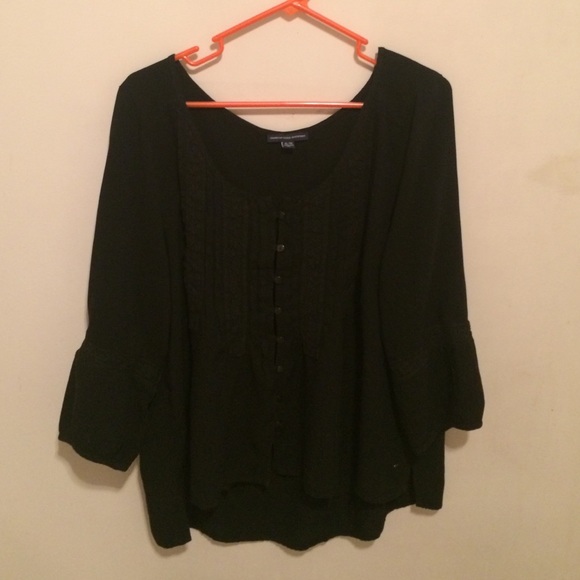 Bundle for nslack Black And white AE boho shirt