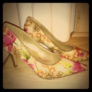 Floral heel, cute w/ trousers, bf or skinny jean