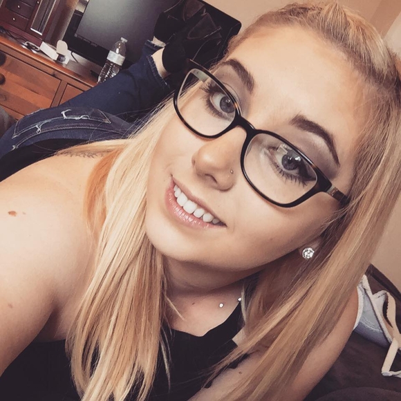 Meet your Posher, Sierra - Picture 1 of 1