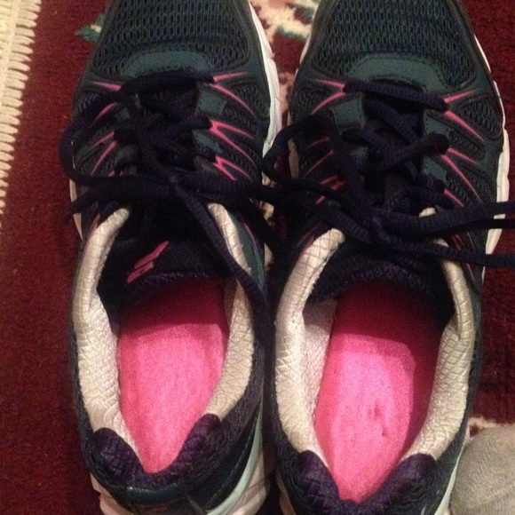 size 7.5 Fila running shoes - Picture 4 of 4