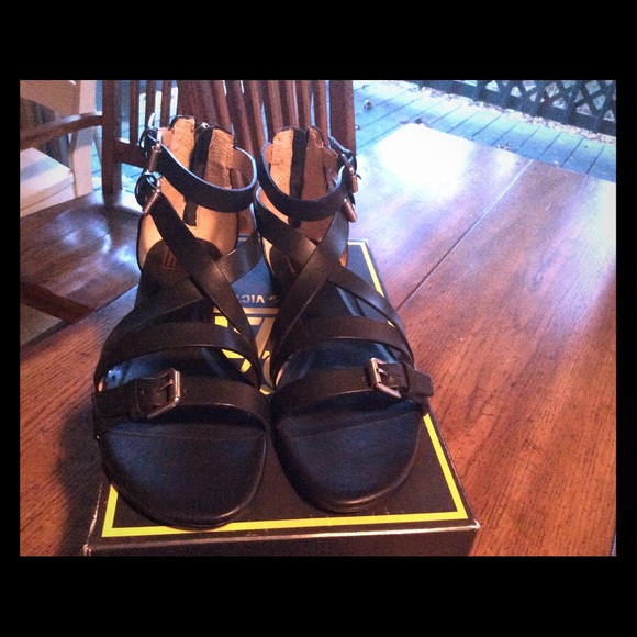 FLASH sale! Black leather sandals Pour La Victoire