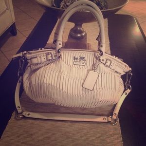 Off-white leather authentic Coach bag