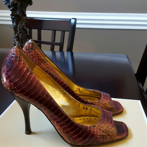 BCBG snakeskin heels - Picture 1 of 4