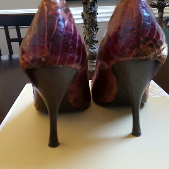 BCBG snakeskin heels - Picture 3 of 4