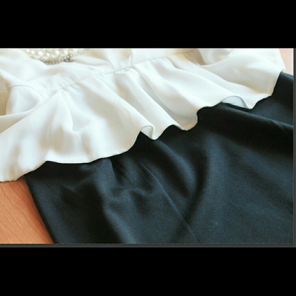 Black and white peplum dress - Picture 2 of 2