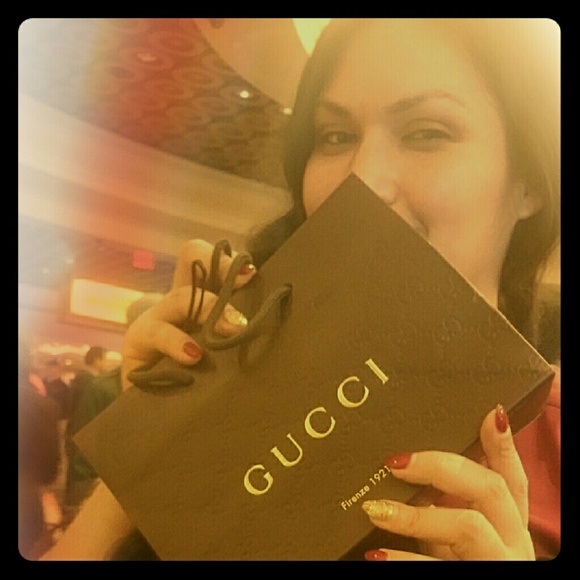 Meet your Posher, Veronica