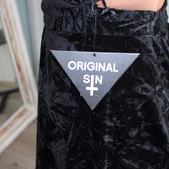 💕✨Host Pick ✨💕 NWT LF Velvet Mesh Skater Dress - Picture 4 of 4