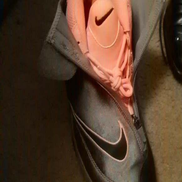 Nike the "Glove" - Picture 1 of 1
