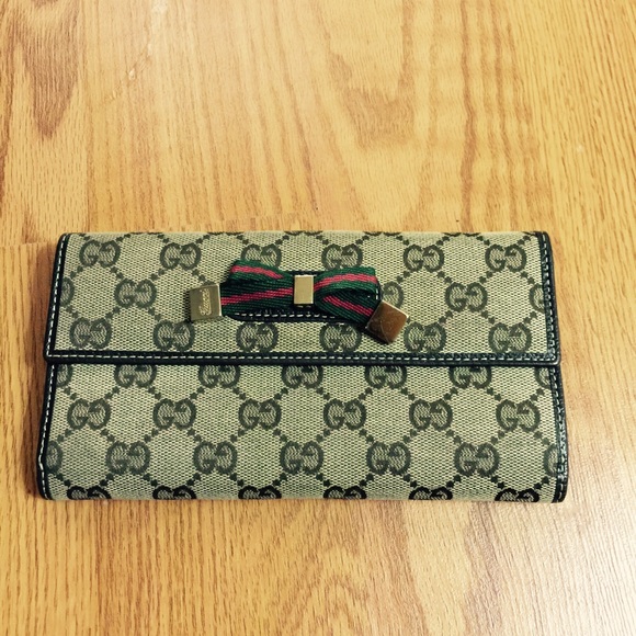 Gucci vintage bow wallet