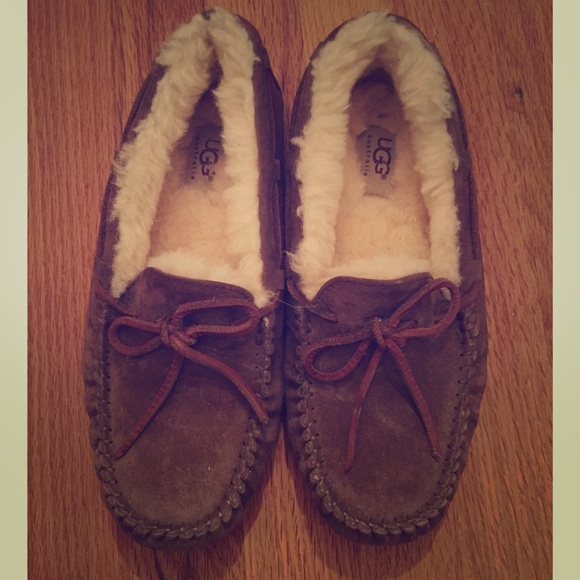 Ugg Slippers Dakota Sheepskin Size 7