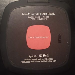 Pattii9 blush compact white vest foundation