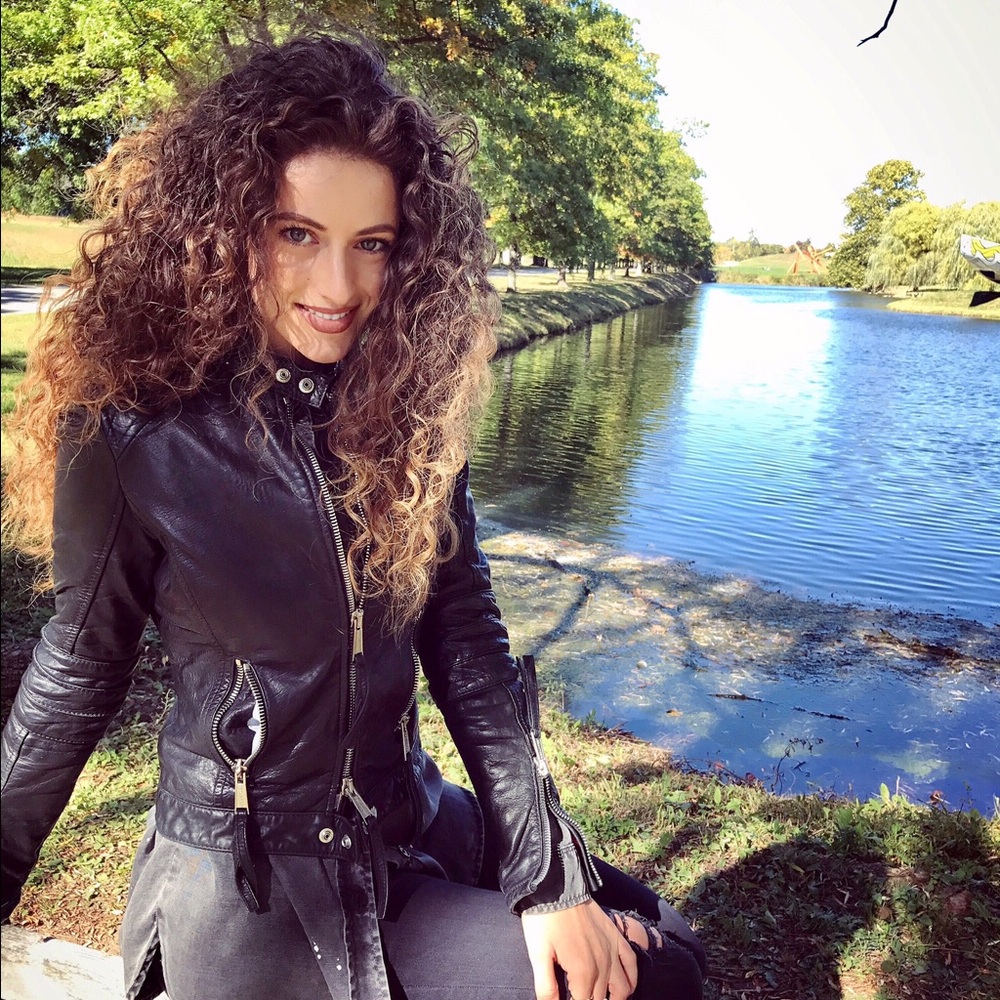 Meet your Posher, Marianna