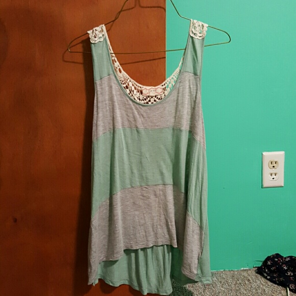 Sleeveless striped and lace Shirt