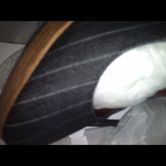 Pinstripe pump - Picture 1 of 3