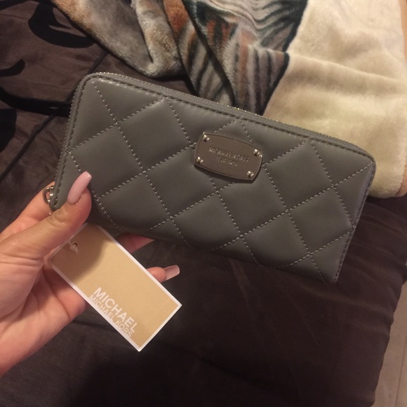 Michael kors wallet