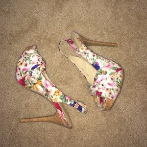 floral platform pumps