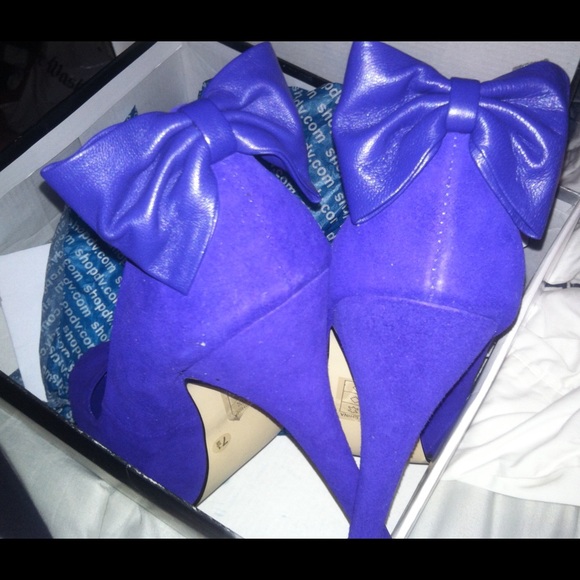 Purple bow in the back pump sold