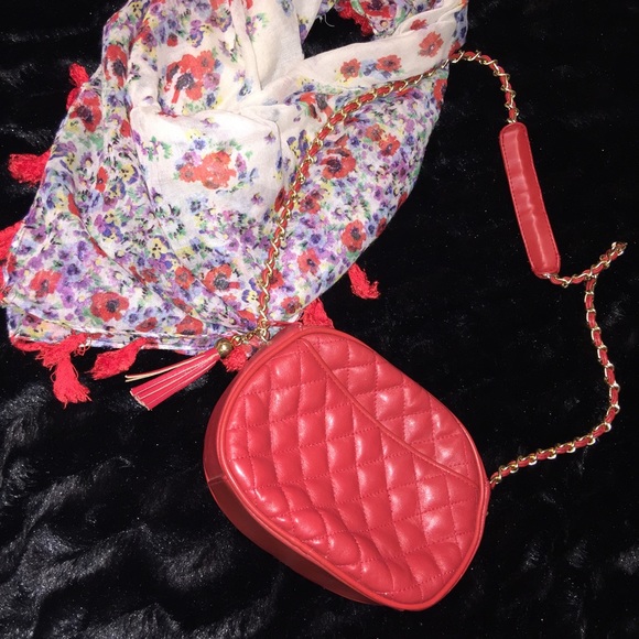 Red crossbody Bag w/ gold chain accent.