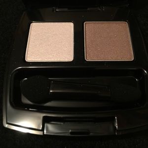 True color eyeshadow duo