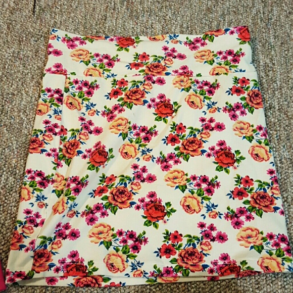 Charlotte Russe pencil Skirts - Picture 3 of 4