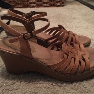 Naturalizer Tan Wedges