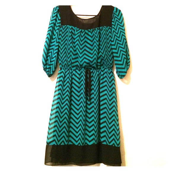Chevron print dress! 🎀