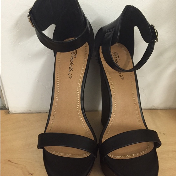 NEVER BEEN WORN BLACK WEDGES