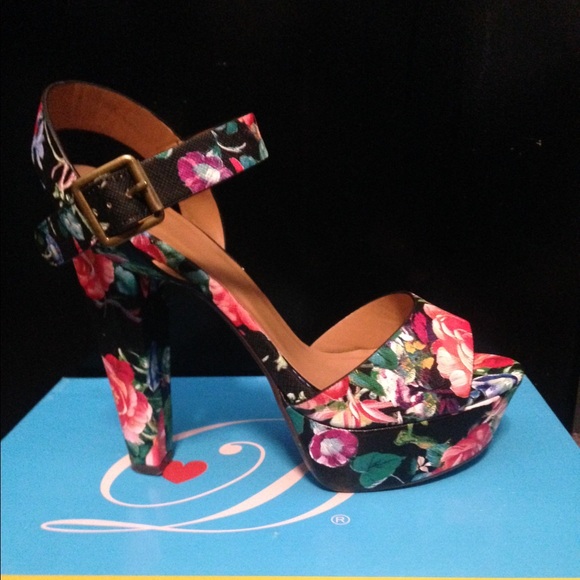 Floral pumps🌸