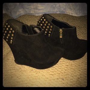 Black & Gold Wedges